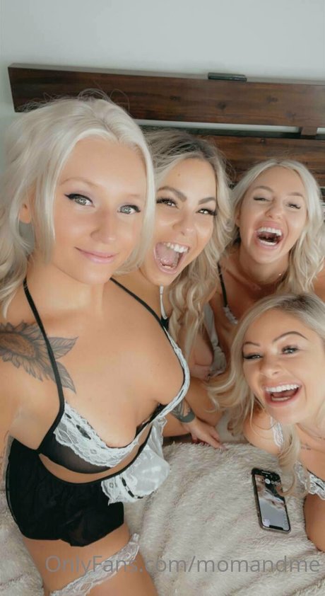 Naakte gelekte OnlyFans-foto van Momandme