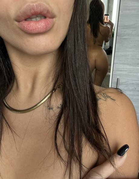Alasti lekkinud OnlyFans-i pilt Secretsladycobra