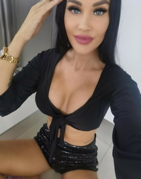 Naken lekkede OnlyFans-bilde av Silwiannaofficial