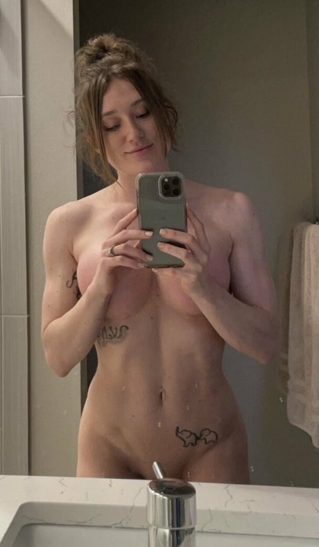 Alasti lekkinud OnlyFans-i pilt Pixiefit24