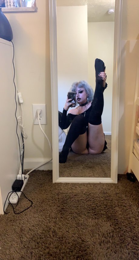 Naken läckt OnlyFans-bild av Fvckd011