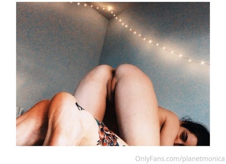 Nacktes geleaktes OnlyFans-Foto von Planet Monica