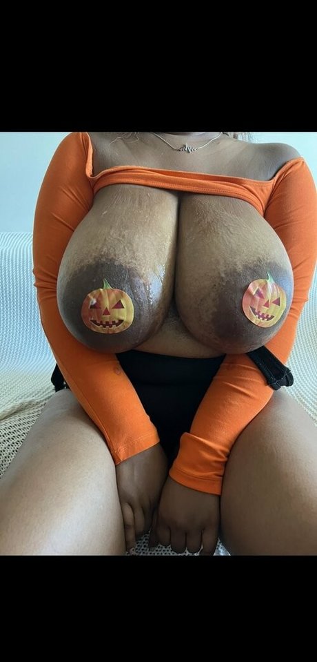 Foto desnuda filtrada de OnlyFans de Billiondollarboobs