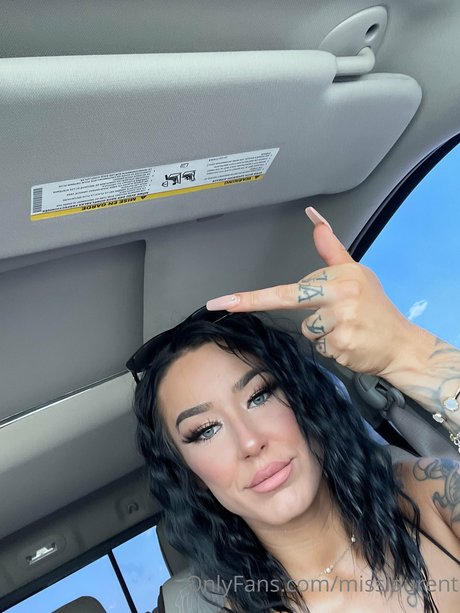 Naakte gelekte OnlyFans-foto van Lindsay Laurent