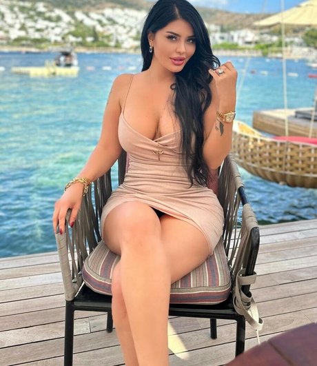 Alasti lekkinud OnlyFans-i pilt Ebru Polat