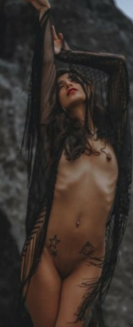 Обнаженная фотография утечки OnlyFans от Thcsiren