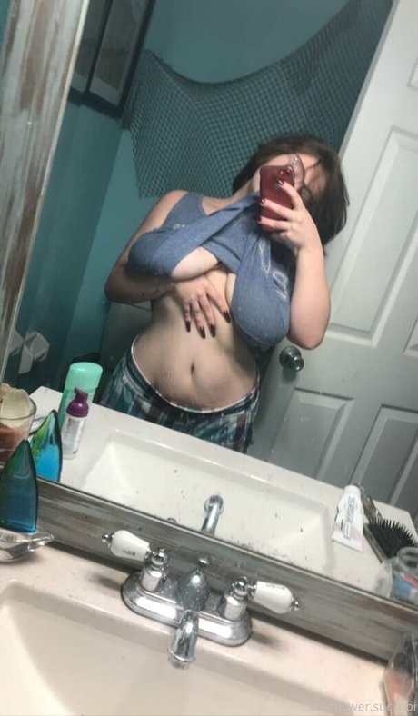 Nahá fotka uniklých OnlyFans od Lilsuccubi