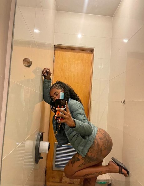 Обнаженная фотография утечки OnlyFans от Leonorbr29