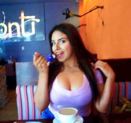 Naken lekkede OnlyFans-bilde av Herlinda Angel