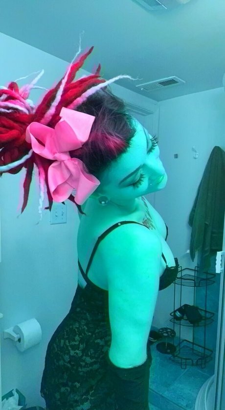 Naken lekkede OnlyFans-bilde av Lovesickfordick