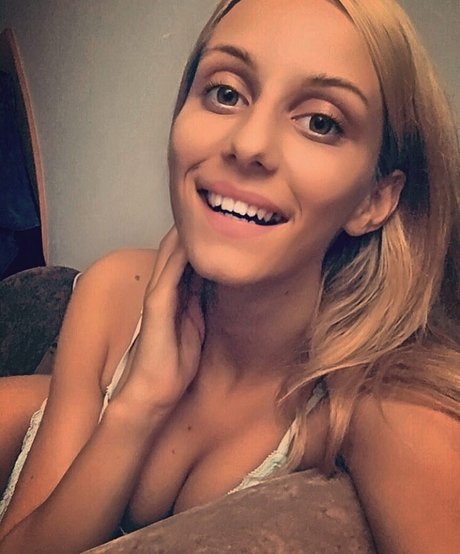 Naakte gelekte OnlyFans-foto van Silvia Bodeanu