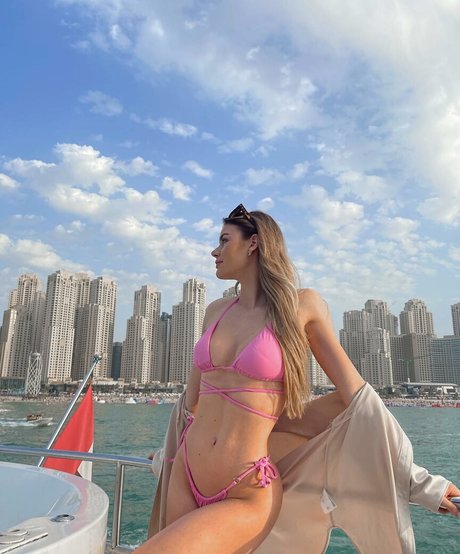 Naken lekkede OnlyFans-bilde av Emilia Bte