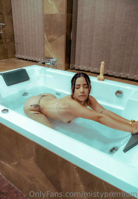 Nahá fotka uniklých OnlyFans od Mistypremium