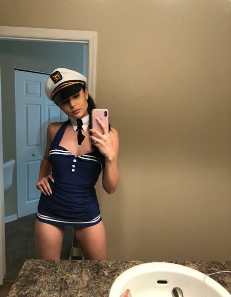 Alasti lekkinud OnlyFans-i pilt Arianamarie