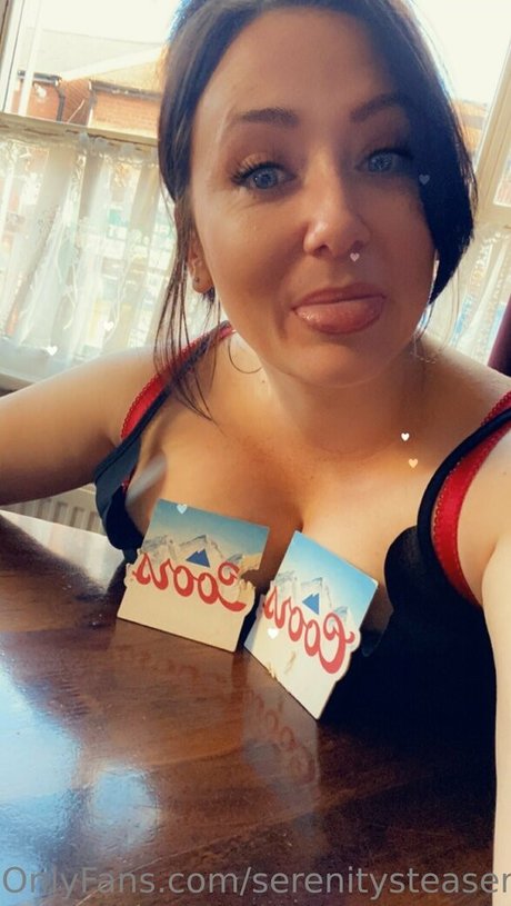 Nacktes geleaktes OnlyFans-Foto von Serenitysteasersxo