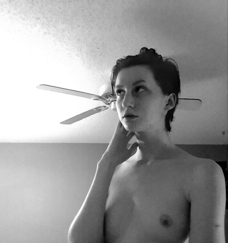 Alasti lekkinud OnlyFans-i pilt Slutpuppymilo