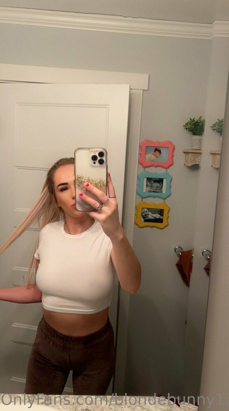 Naakte gelekte OnlyFans-foto van Ashley Higginson