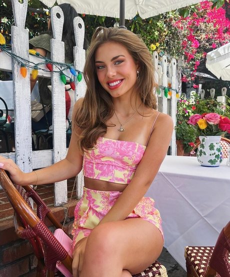 Nacktes geleaktes OnlyFans-Foto von Caitlin Carmichael