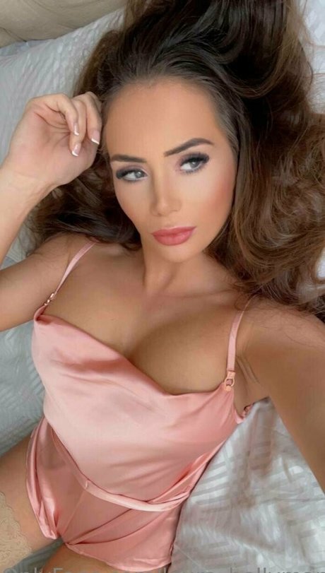 Alasti lekkinud OnlyFans-i pilt Laura Hollyman