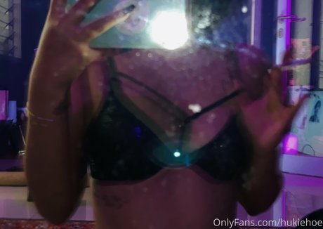 Alasti lekkinud OnlyFans-i pilt Hukiehoe