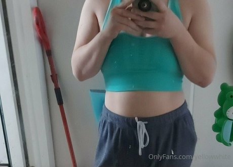 Обнаженная фотография утечки OnlyFans от Yellowwhite