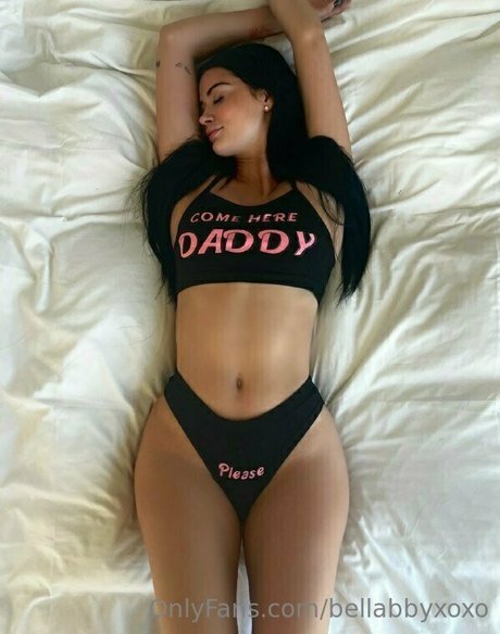 Naken lekkede OnlyFans-bilde av Bellabbyxoxo