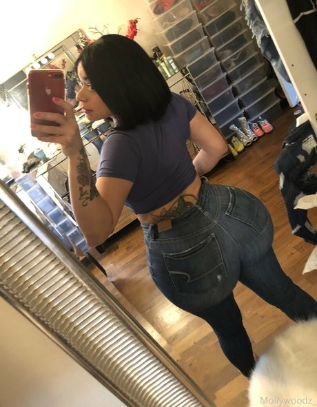 Nahá fotka uniklých OnlyFans od Mollywoodz