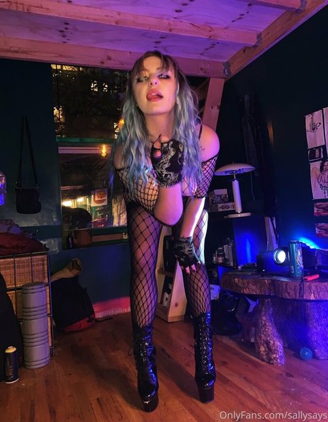 Alasti lekkinud OnlyFans-i pilt Sallysays