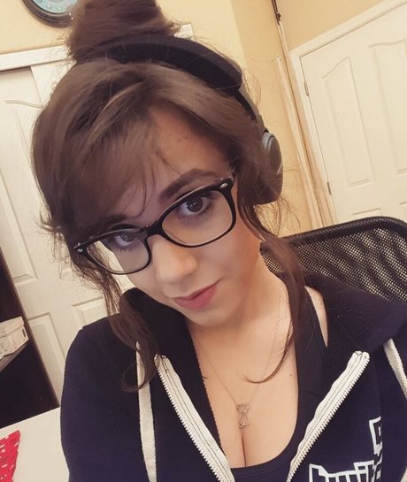 Alasti lekkinud OnlyFans-i pilt Deernadia