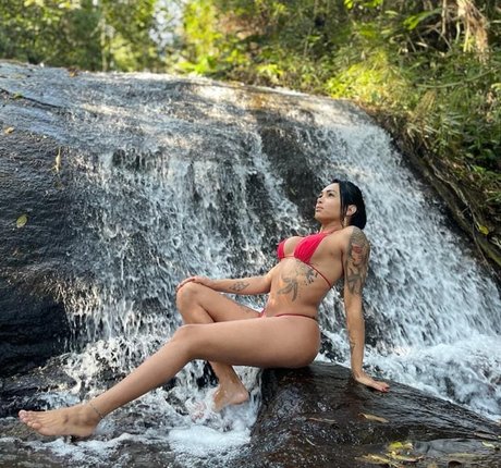 Photo nue de fuite OnlyFans de Emanuelle Amaral