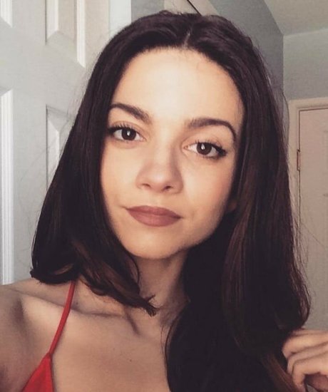 Naken lekkede OnlyFans-bilde av Lauren Lavera