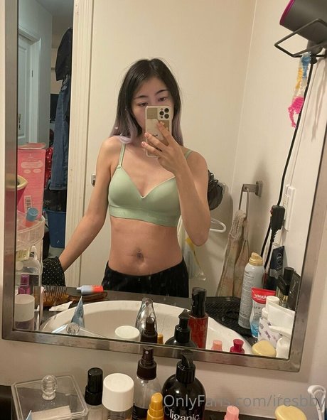 Naakte gelekte OnlyFans-foto van Iresbby