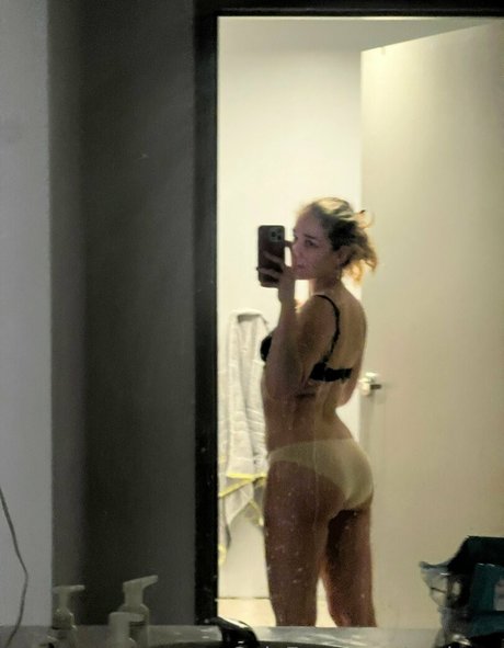 Naken läckt OnlyFans-bild av Eroharu