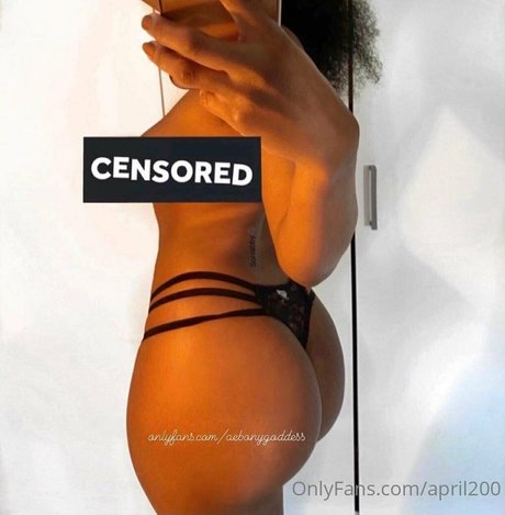 Alasti lekkinud OnlyFans-i pilt April200