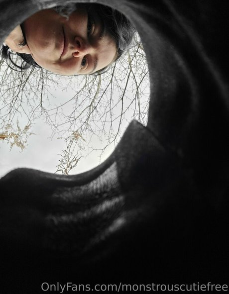Photo nue de fuite OnlyFans de Monstrouscutiefree