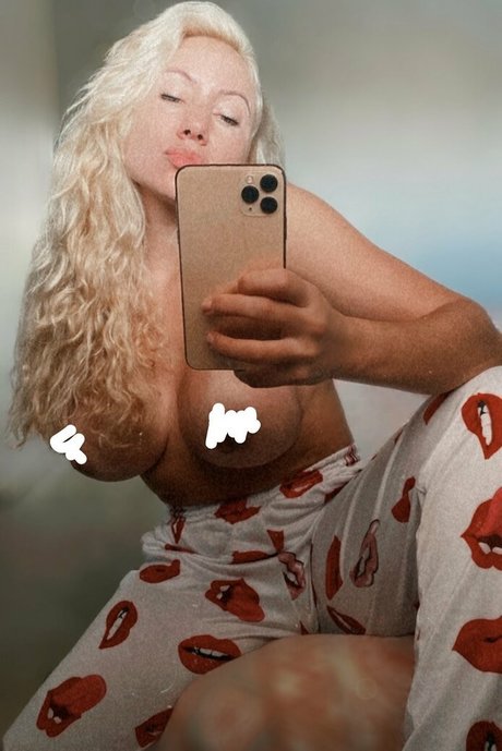 Nahá fotka uniklých OnlyFans od Compreinozaffari