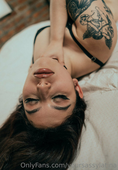 Обнаженная фотография утечки OnlyFans от Yoursassylatina