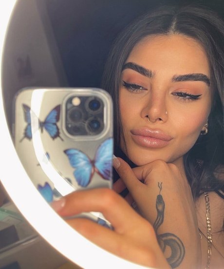 Обнаженная фотография утечки OnlyFans от Foreignbabie