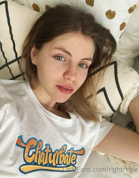 Naakte gelekte OnlyFans-foto van Rightregie