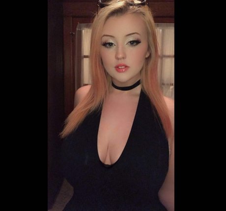 Naken lekkede OnlyFans-bilde av Alexis Marie