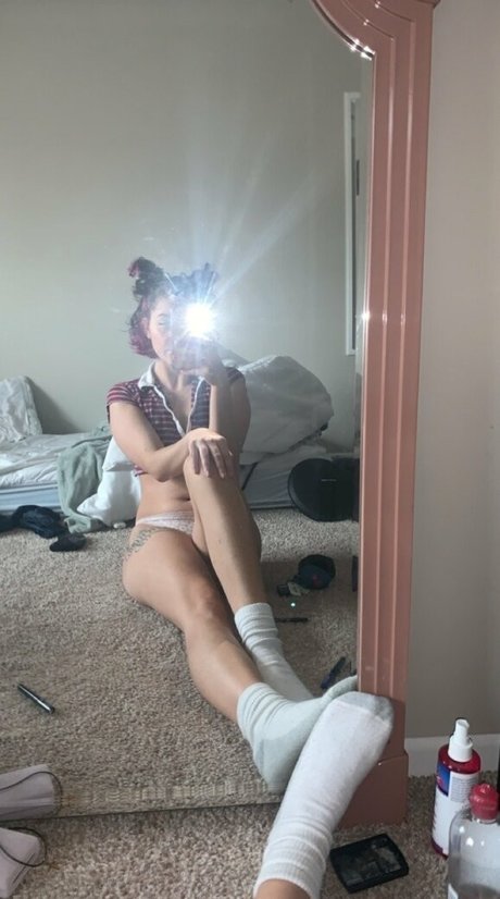 Alasti lekkinud OnlyFans-i pilt Tunena7s