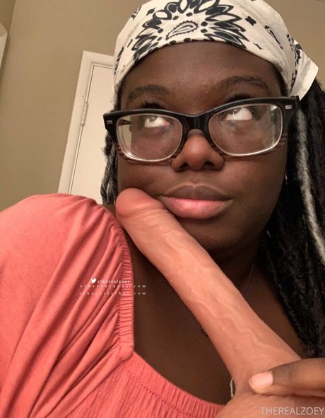 Naken läckt OnlyFans-bild av Therealzoey