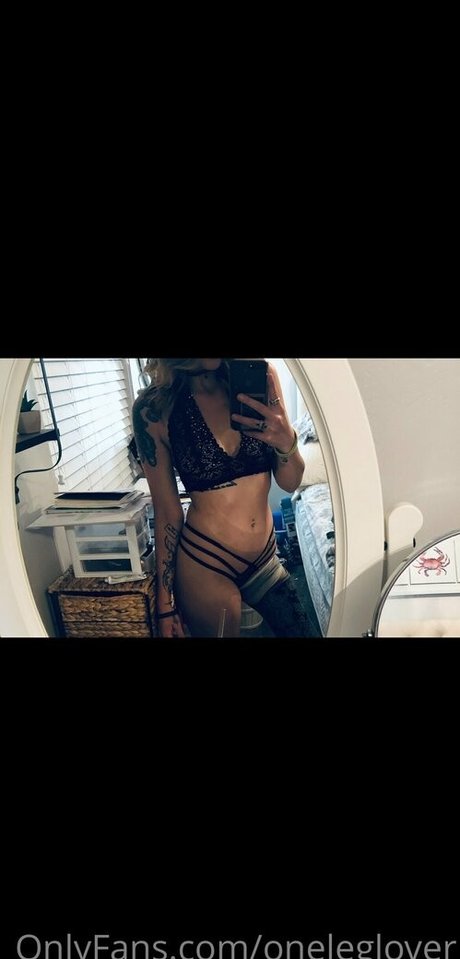 Обнаженная фотография утечки OnlyFans от Oneleglover