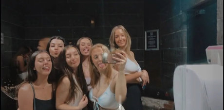 Alasti lekkinud OnlyFans-i pilt Charlotte Page