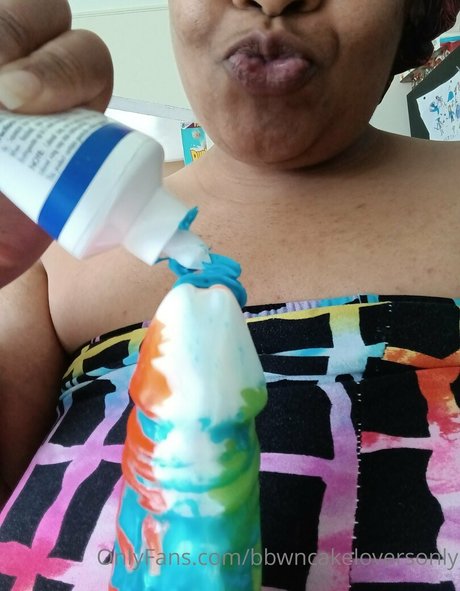 Foto di nudo di fuga di OnlyFans di Bbwncakeloversonly