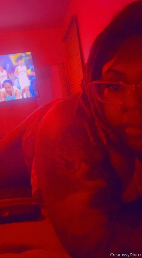 Naakte gelekte OnlyFans-foto van Fatmammadiorr