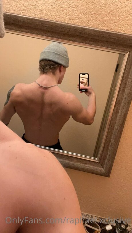 Naakte gelekte OnlyFans-foto van Nocapraph