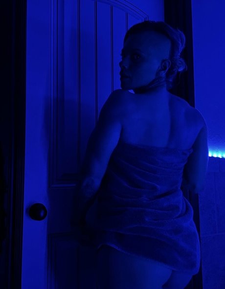 Alasti lekkinud OnlyFans-i pilt Vonvenom