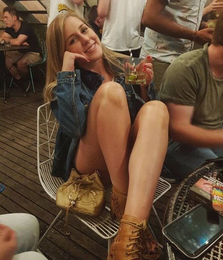 Alasti lekkinud OnlyFans-i pilt Elizabeth Height