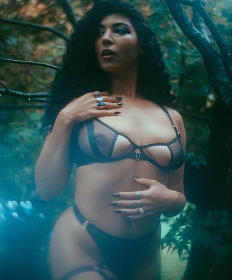 OnlyFans-model Whitecosmicmirror